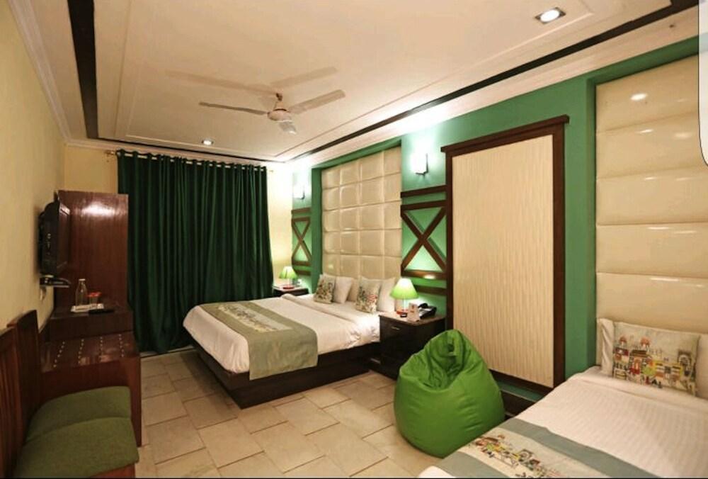 Hotel Unistar, New Delhi Nova Deli Exterior foto