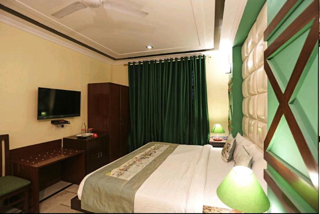Hotel Unistar, New Delhi Nova Deli Exterior foto