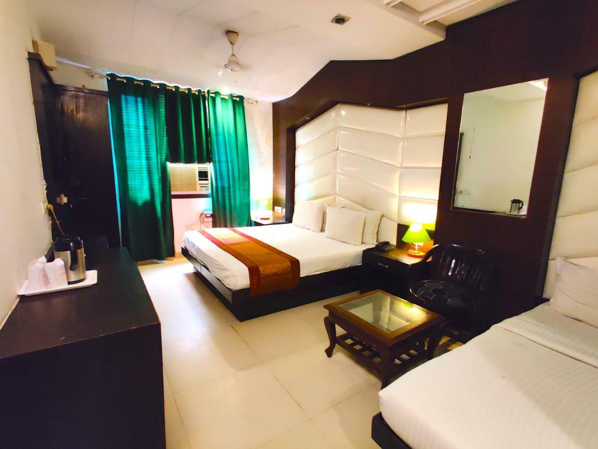 Hotel Unistar, New Delhi Nova Deli Exterior foto